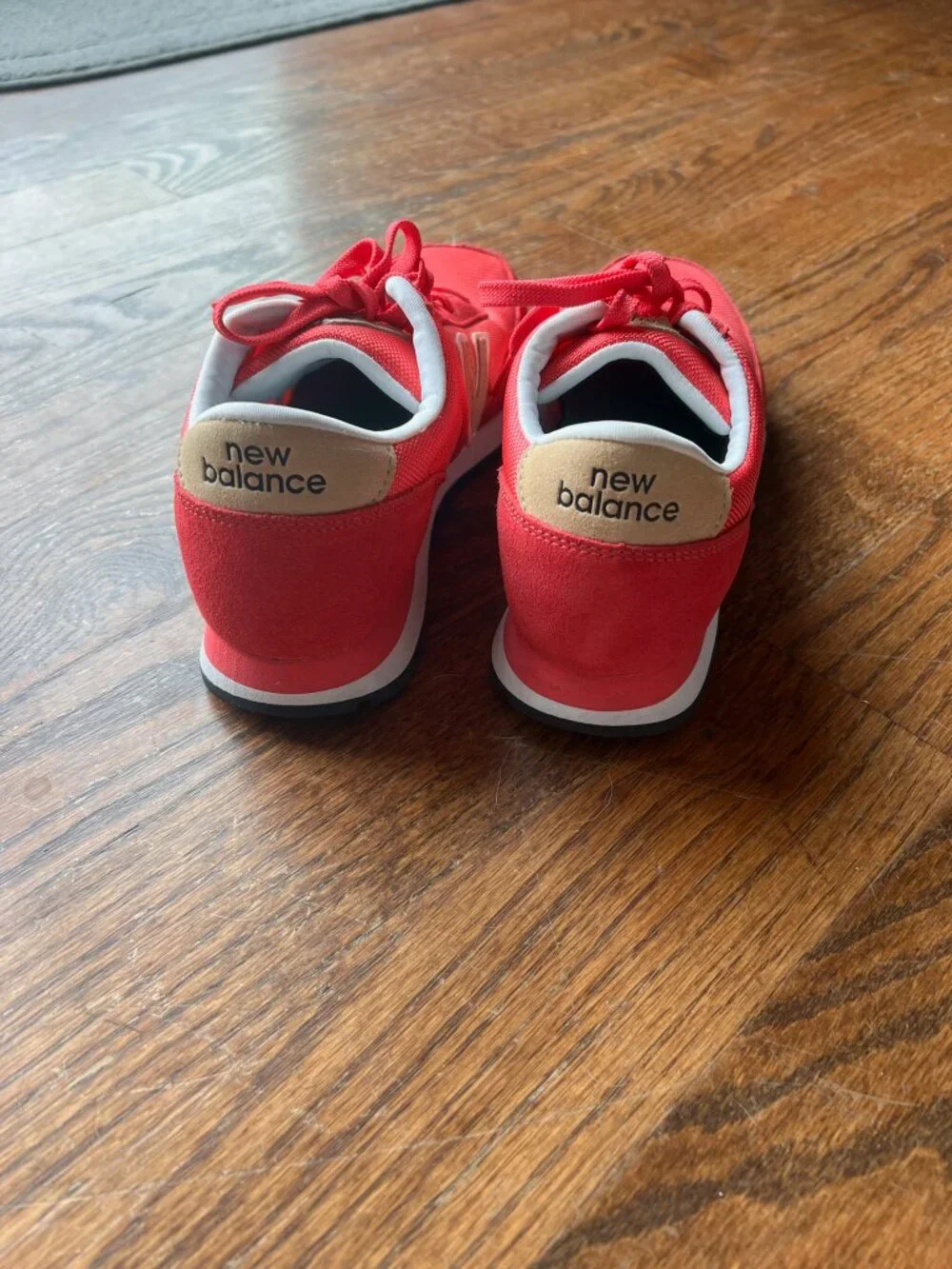 NWOT Red New Balance Sneakers Classic Casual Running Shoes Sz 9.5 - Picture 2 of 5
